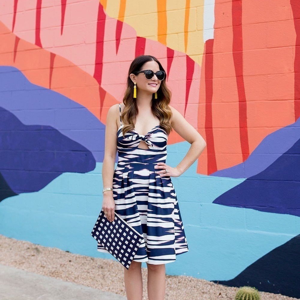 Yumi Kim sneak peek pleated dress with pockets - Picture 4 of 5